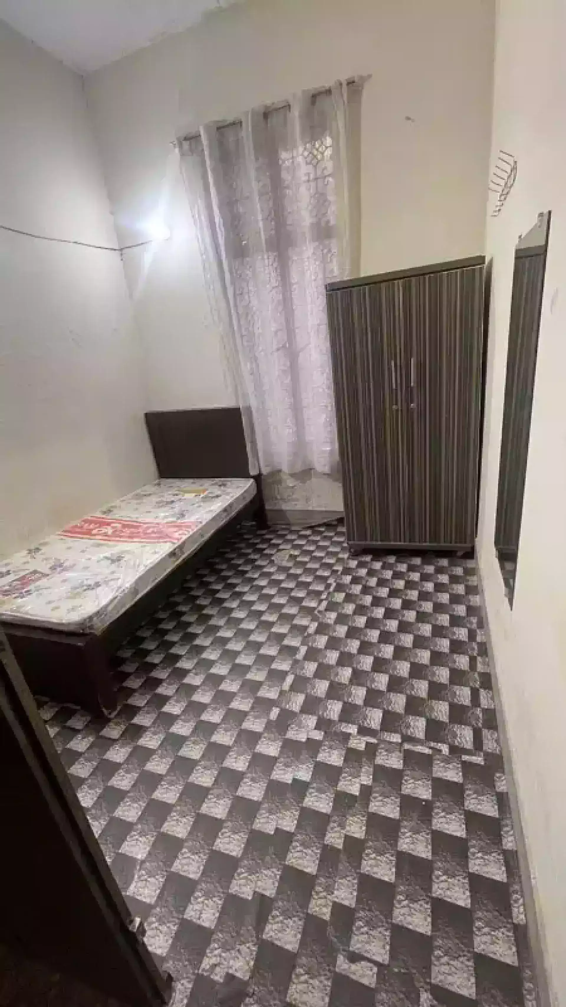 Ayat girls hostel/ Single/two seater n sharing seater rooms available for only females