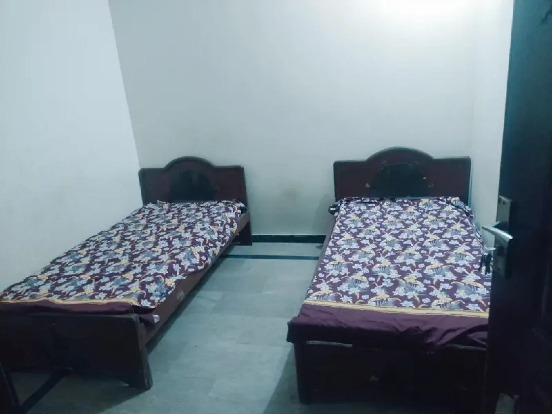 10k sharing two seater boys hostel for rent